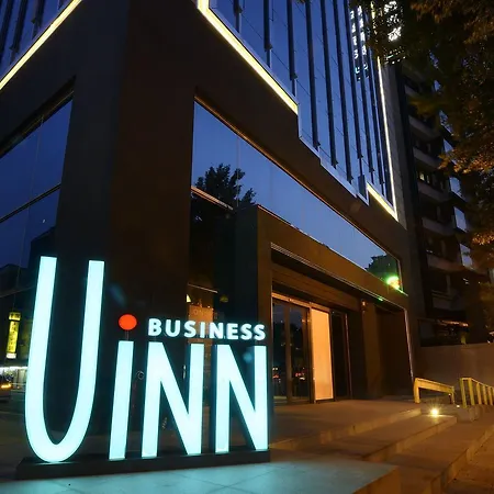 Uinn Business Hotel-Shihlin